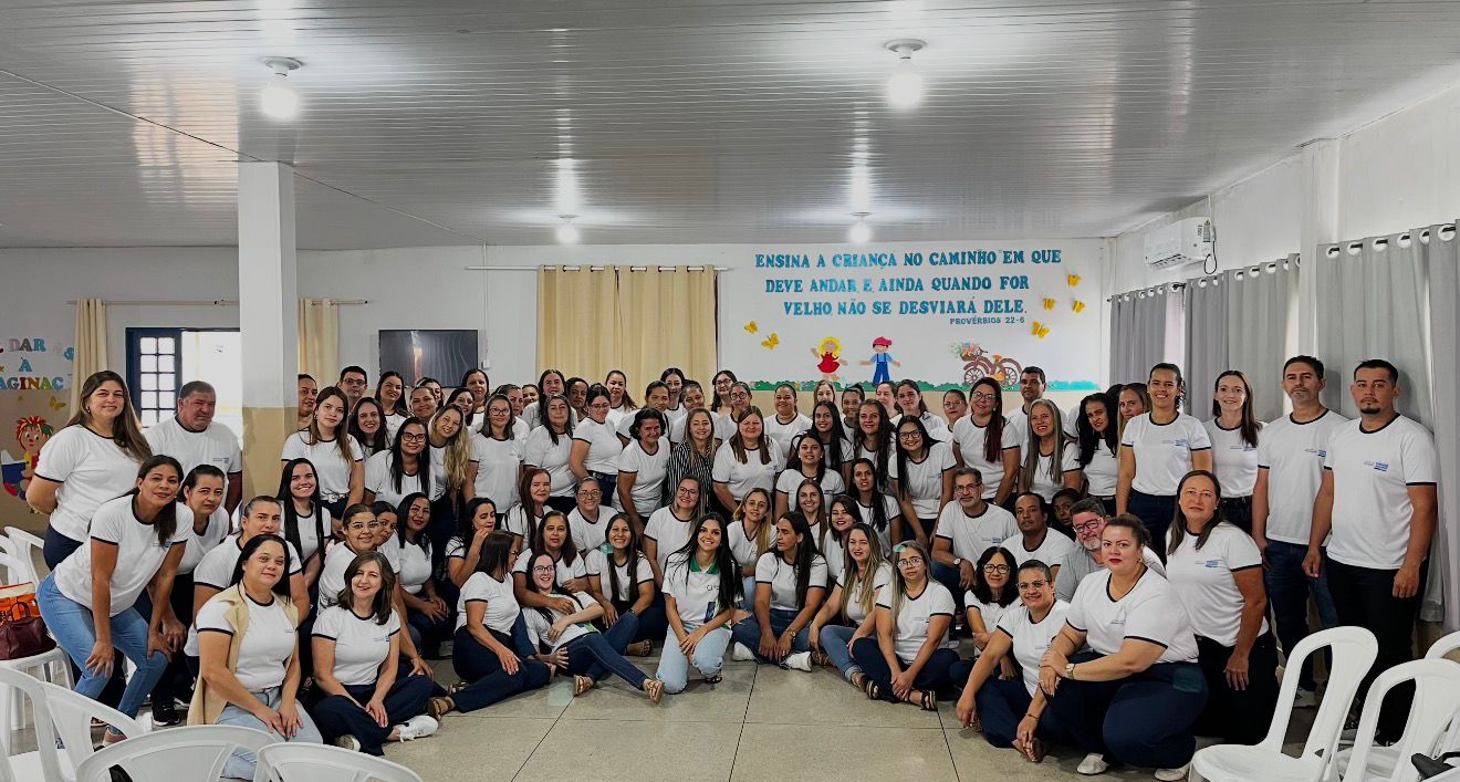 Rede municipal de ensino inicia ano letivo com encontro de formação e motivação