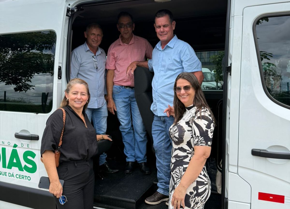 Prefeitura recebe van 0km para fortalecer os serviços da Assistência Social