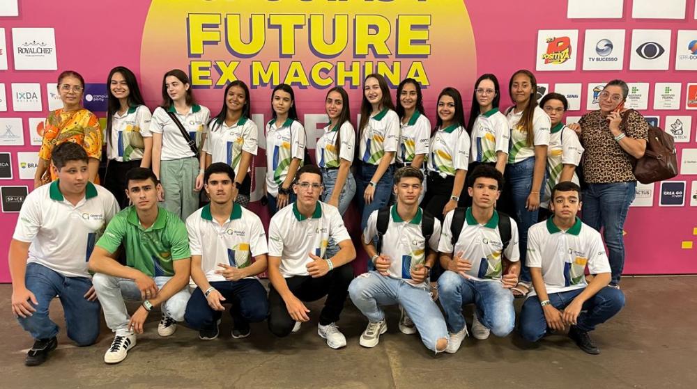 Estagiários do programa Aprendiz do Futuro participam da 4ª Campus Party Goiânia