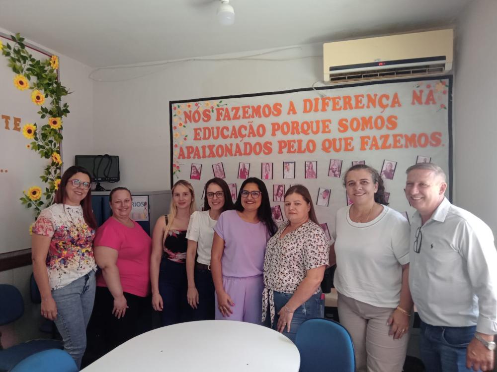 Prefeito Deny se reúne com servidores para preparar o início do ano letivo