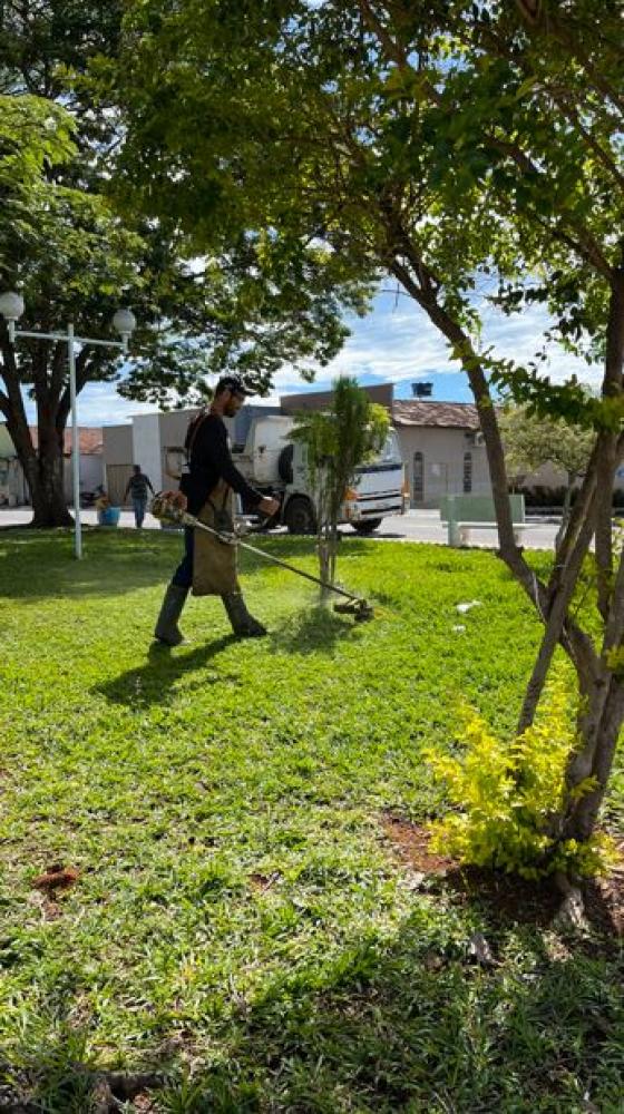 Prefeitura realiza mutirão de limpeza e revitalização urbana